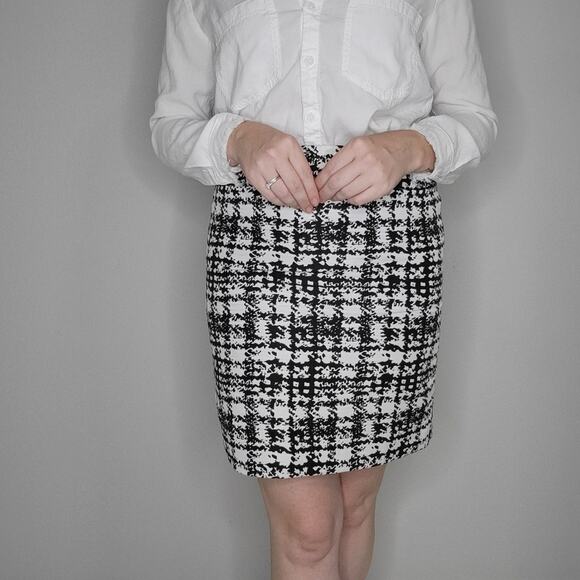 Ann Taylor Outlet Black and White Check Plaid Mini Skirt Size 2 - Picture 1 of 6